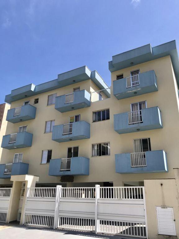 A 100 Metros Da - 01 - Edificio Agua Viva Apartamento *
